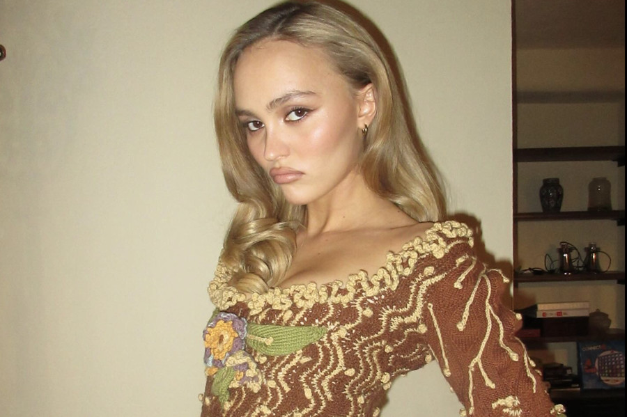 Μετά το duck face, έρχεται το "Gen Z pout": Η νέα πόζα που κατακτά τα social media