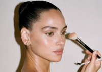 Το Sad Beige Blush είναι παντού - Και είναι απροσδόκητα κολακευτικό