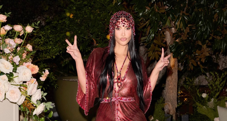 Kim Kardashian: Γενέθλια υπερπαραγωγή με δύο εκθαμβωτικά looks, διάσημες καλεσμένες και μια τούρτα που έκλεψε την παράσταση