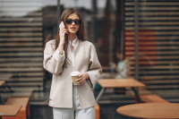 Blazer με στρογγυλή λαιμόκοψη: Η elegant εναλλακτική αν δεν σου πάνε τα πέτα