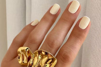 Τα Linen Nails είναι το minimal μανικιούρ που κυριαρχεί αυτό το καλοκαίρι