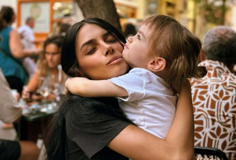 Άννα Μπεζάν: Αποκάλυψε γιατί δεν είναι εύκολο να κάνει δεύτερο παιδί και τι συνέβη με την υγεία της