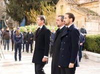 Πριγκίπισσα Ειρήνη: Οι τρεις γιοι του τέως στη Μητρόπολη - Το χειροφίλημα του Παύλου στη θεία του και ο χαιρετισμός του βασιλικού ζεύγους της Ισπανίας