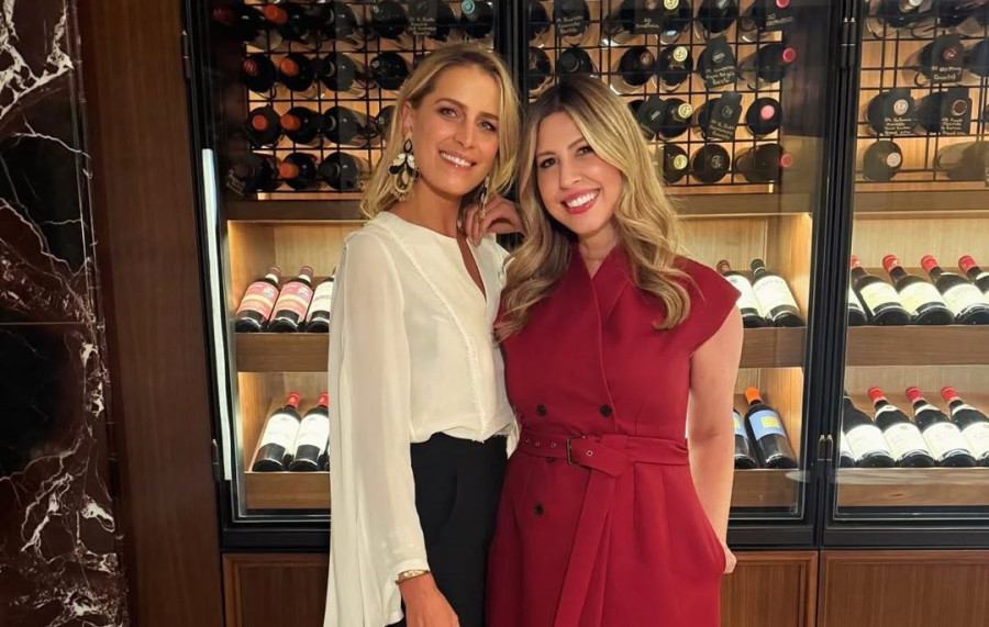 Τατιάνα Μπλάτνικ: Όσα είπε στην Ελληνίδα Helen Mantzis για την κρίση ταυτότητας μετά το διαζύγιό της, τον θάνατο του πατέρα της και την Ελλάδα