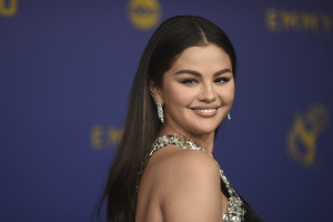 Το Pink Sherbet Manicure της Selena Gomez είναι η πιο γλυκιά ανοιξιάτικη έμπνευση