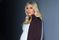 Κατερίνα Καινούργιου: Η στιγμή που την έπιασε η κάμερα να τρώει στα μουλωχτά είναι το απόλυτο Friday mood