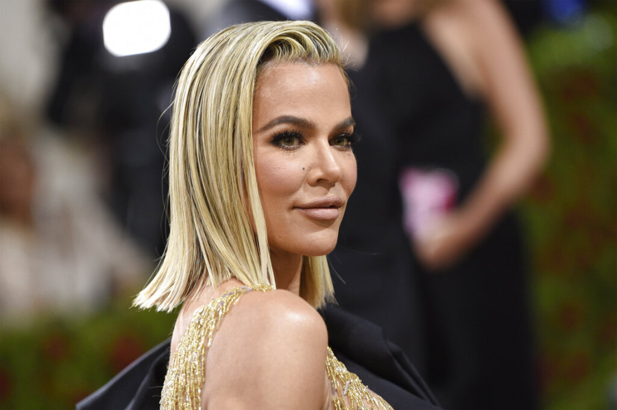 Το Glitter Manicure της Khloé Kardashian είναι το απόλυτο inspo για τις γιορτές