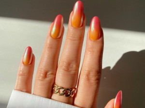 Το “sunset nail” trend φέρνει τη χρυσή ώρα στα άκρα σου