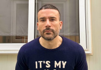 Παναγιώτης Ραφαηλίδης: Η φαεινή και άκρως λαχταριστή έκπληξη (αντί για τούρτα) που του έκαναν στο καμαρίνι οι κολλητές του για τα γενέθλιά του