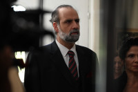 Άγιος Έρωτας: Ο Παύλος προσπαθεί να καλύψει τα νώτα του την ίδια ώρα που ο κλοιός γύρω του στενεύει