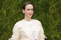 Το bixie κούρεμα της Sarah Paulson είναι η απόλυτη έννοια του sleek &amp; chic