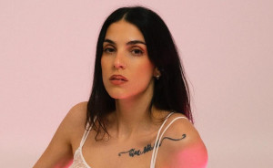 Η Άννα Μαρία Βέλλη έκανε το πιο summerish mani που έχουμε δει σε celebrity