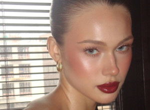 Τα Skin Tints είναι οι απόλυτοι MVP των Dewy Spring Makeup Looks