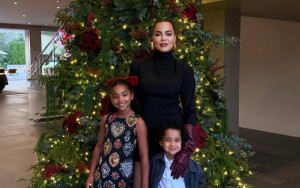 Khloé Kardashian: Η πιο λαχταριστή χριστουγεννιάτικη στιγμή στην κουζίνα με την κόρη της