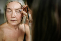 Είναι ιδανικό το «Beauty Filter» blurring makeup trend για το ώριμο δέρμα;