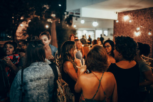 Πάρτι διαζυγίου: Τα οφέλη του να... γιορτάσεις τον χωρισμό σου (και πώς να το κάνεις σωστά)
