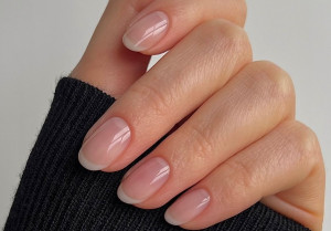 Δείτε πώς το micro-French εκσυγχρονίζει το πιο περιζήτητο μανικιούρ στον κόσμο