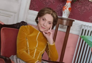 Ναταλία Τσαλίκη: Η επιστροφή στην TV, οι επαναλήψεις που δε βλέπει και τα 44 χρόνια με τον Γιάννη Μπέζο
