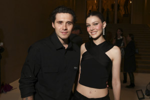 Brooklyn Beckham: Εν μέσω οικογενειακών εντάσεων, η Nicola Peltz αποκαλύπτει τα Χριστούγεννά τους μέσα από φωτογραφίες