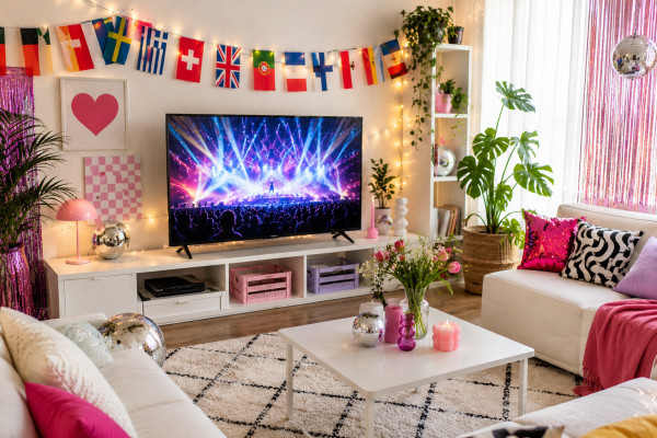 Eurovision decor ideas για το πιο iconic watch party στο σπίτι