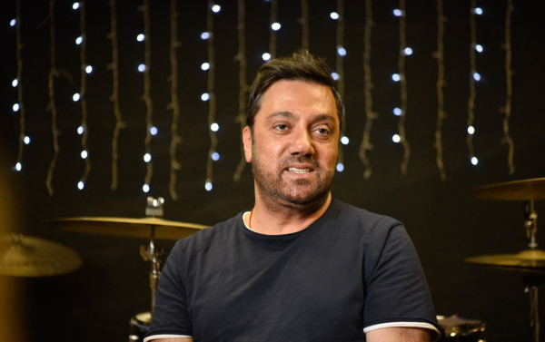 Γιώργος Θεοφάνους: Η έκπληξη των παιδιών του επί σκηνής για τα γενέθλιά του και η εικόνα που συγκίνησε