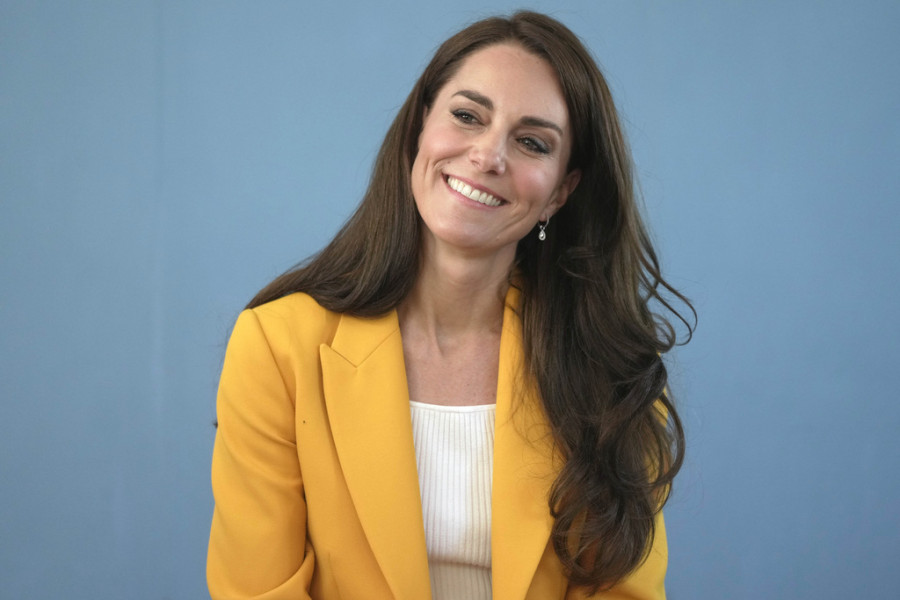 Η Kate Middleton υιοθετεί την “τσαλακωμένη” τσάντα, μια τάση που είδαμε στο show της Chanel