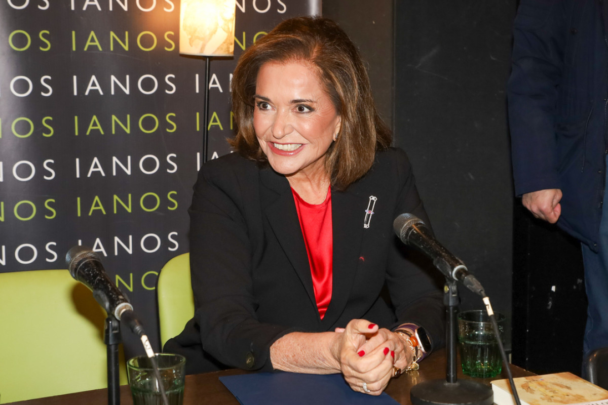 Ντόρα Μπακογιάννη: Τα δίδυμα εγγόνια της έγιναν 15 - Η καλοκαιρινή throwback φωτό και η ευχή της