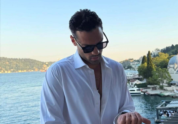 Αργυρός - Νίκα: Η βόλτα στα Ματογιάννια λίγο πριν από τη βάφτιση του γιου τους και ο... σωματοφύλακας