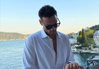 Αργυρός - Νίκα: Η βόλτα στα Ματογιάννια λίγο πριν από τη βάφτιση του γιου τους και ο... σωματοφύλακας