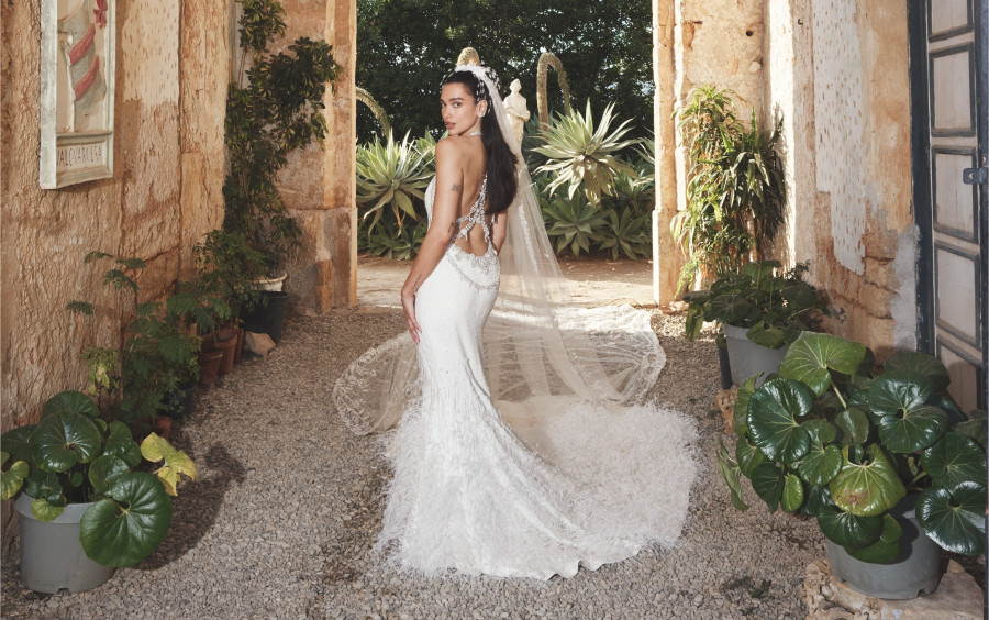 Dua Lipa: Το bridal look με Haute Couture Chanel που έγινε viral