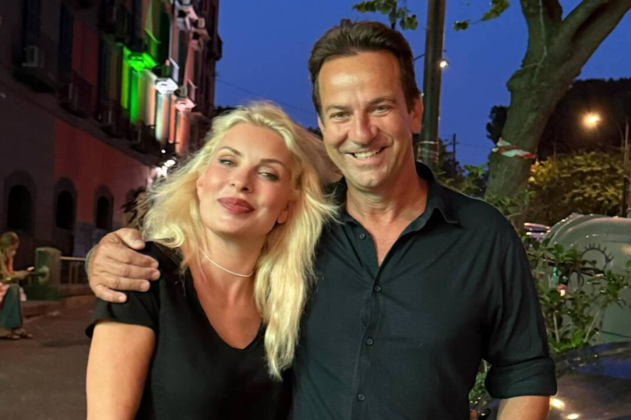 Ελένη Μενεγάκη: Dolce vita στη Νάπολη με τον Ματέο Παντζόπουλο, τη Μαρίνα και... τον King Kong!
