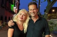 Ελένη Μενεγάκη: Dolce vita στη Νάπολη με τον Ματέο Παντζόπουλο, τη Μαρίνα και... τον King Kong!