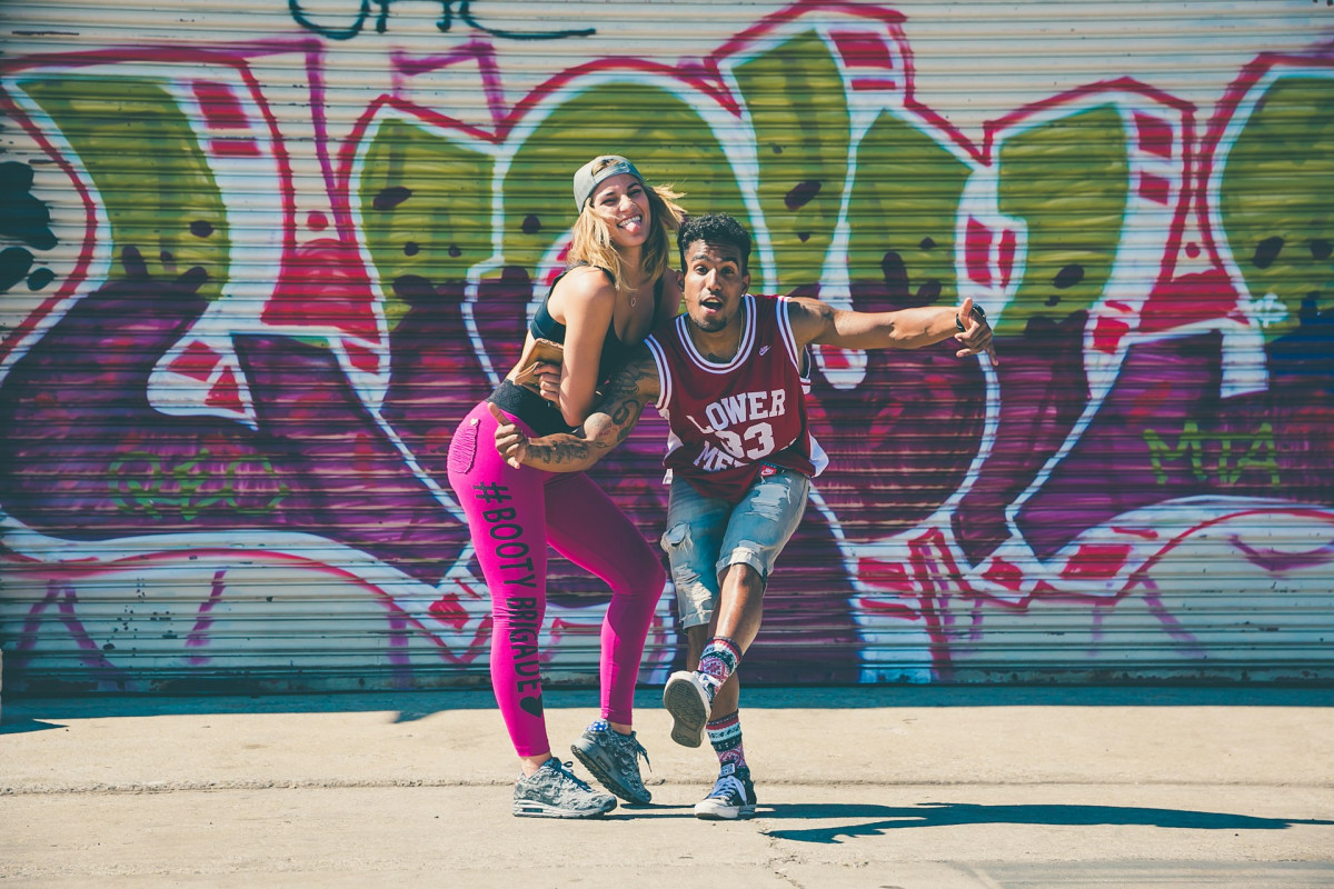 Viral Dance Challenges: Γιατί μας κάνει τόσο χαρούμενους να χορεύουμε το ίδιο πράγμα με άλλους;