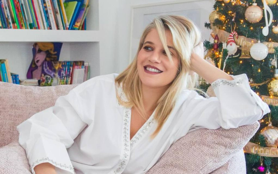 Τζένη Θεωνά: Με παιδιά και κουμπάρο (Αντίνοο Αλμπάνη) Θεσσαλονίκη για τον μπαμπά Δήμο Αναστασιάδη