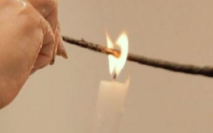 Velaterapia: Η «θεραπεία» μαλλιών με φωτιά από τη Βραζιλία. Τάση ή ρίσκο;