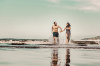 Summer confidence: Τι μας κάνει να νιώθουμε πιο ελκυστικοί το καλοκαίρι και να φλερτάρουμε πιο εύκολα