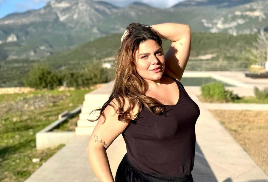 Δανάη Μπάρκα: Επιστράτευσε την Αγγέλα από το «Παρά Πέντε» για να στείλει το δικό της μήνυμα στα fake προφίλ