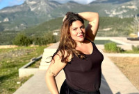 Δανάη Μπάρκα: Επιστράτευσε την Αγγέλα από το «Παρά Πέντε» για να στείλει το δικό της μήνυμα στα fake προφίλ
