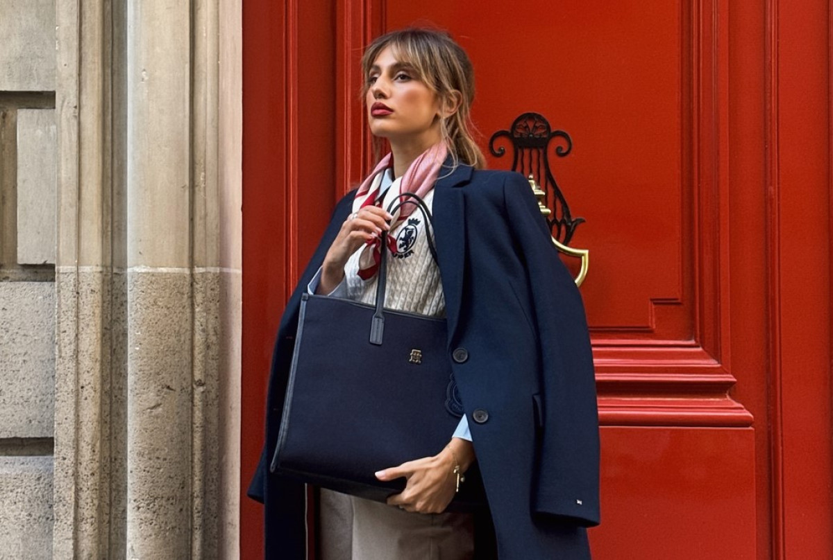 Φορώντας το φουλάρι σου «à la française»: Το fashion statement που μαγνητίζει αυτή τη σεζόν