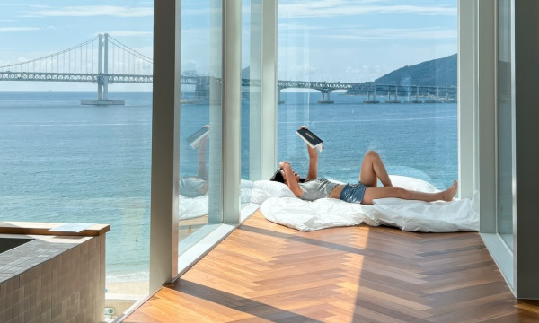 Τι είναι το «potato bed», το viral τρικ που υπόσχεται να μας βοηθήσει να κοιμόμαστε καλύτερα;