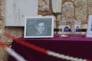 Γιώργος Μαζωνάκης: Πλήθος κόσμου στο λαϊκό προσκύνημα στην Αγία Τριάδα Νίκαιας