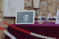Γιώργος Μαζωνάκης: Πλήθος κόσμου στο λαϊκό προσκύνημα στην Αγία Τριάδα Νίκαιας