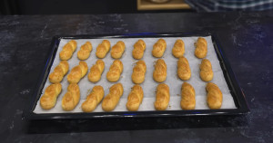 Εύκολα, αρωματικά, πασχαλινά κουλουράκια σε 15 λεπτά με ζύμη που δεν θρυμματίζεται!