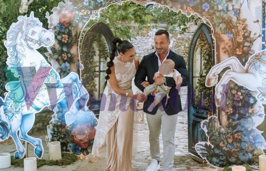 Ανθή Βούλγαρη: Τήρησε το έθιμο να πλύνει τα βαπτιστικά του παιδιού της στη θάλασσα (οριακά δεν την πήρε το κύμα)