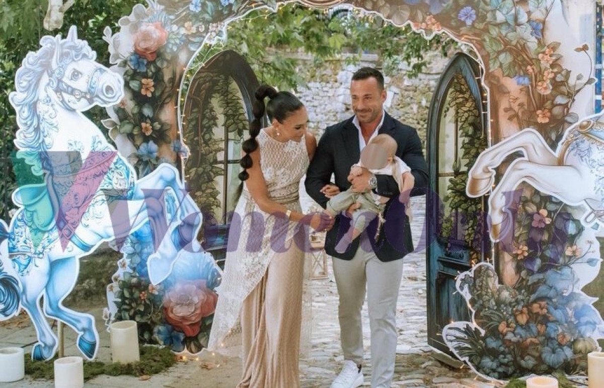 Ανθή Βούλγαρη: Τήρησε το έθιμο να πλύνει τα βαπτιστικά του παιδιού της στη θάλασσα (οριακά δεν την πήρε το κύμα)