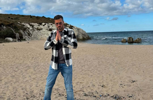 Ο Τσιμιτσέλης ξεκαθαρίζει ότι με την Λασκαράκη δεν είναι Σουηδοί και πως η απόσταση με την Γερονικολού τους κάνει καλό