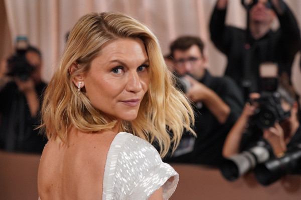 Η Claire Danes παραδέχεται ότι υπέστη «νευρικό κλονισμό» όταν έμαθε πως ήταν έγκυος στα 44