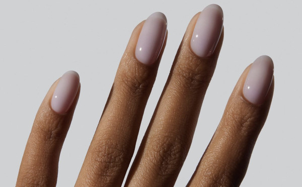 Lavender BB Cream Nails: Το λιλά μανικιούρ που θα πρωταγωνιστήσει τη νέα σεζόν