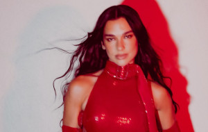 Αυτό το ultra-έντονο χρώμα μαλλιών θα είναι παντού το 2026, σύμφωνα με τους ειδικούς