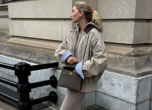 Αυτός ο cozy και chic συνδυασμός είναι η μεγάλη επιτυχία των fashionistas τον φετινό χειμώνα